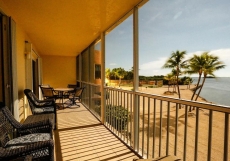 Large Screened Porch, Professional Cleaning, Wifi