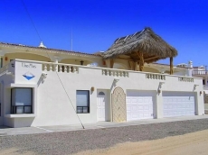 Uno Mas, Calm White Sandy Beaches