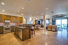 Luxurious Penthouse with Amazing Views!