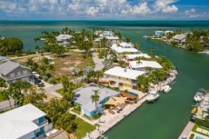 A Piece of Paradise Islamorada, Fl. On the water 3/2, 90 Ft of dock New Pool
