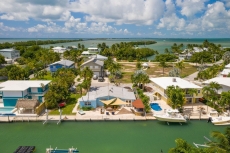 A Piece of Paradise Islamorada, Fl. On the water 3/2, 90 Ft of dock New Pool