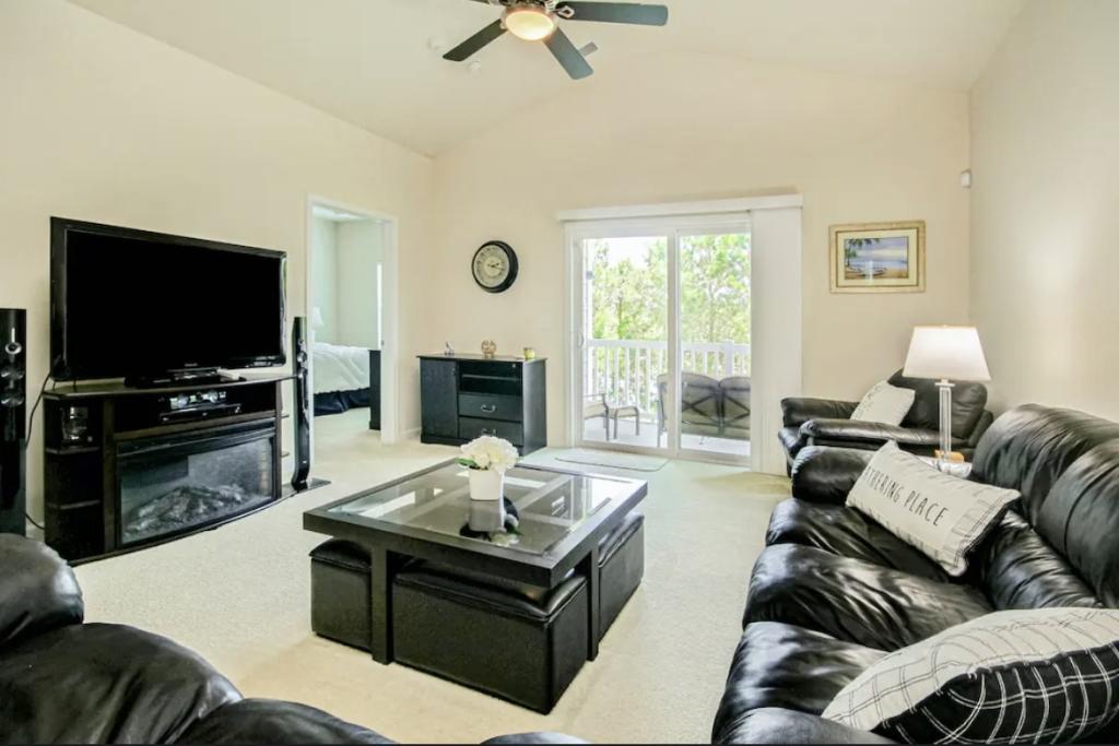 3 Bedrooms Lakefront Condo rental in North Myrtle Beach, South Carolina. North Myrtle Beach, SC