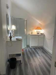 Private new 5 star spacious Apt/large deck/view