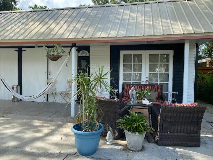 1 Bedroom Pet Friendly Apartment Rental in Orlando, Florida New Private detached Apt w/ all