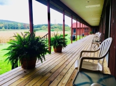 REDWOOD INN and SUITES