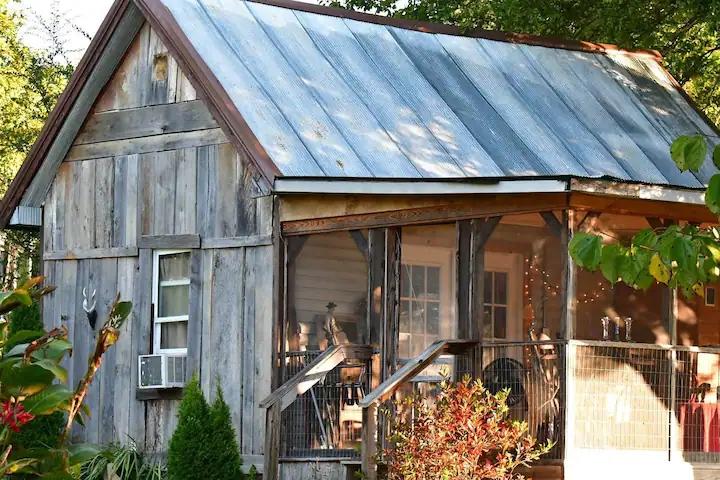1 Bedroom Pet Friendly Cabin Rental in Sparta, Tennessee