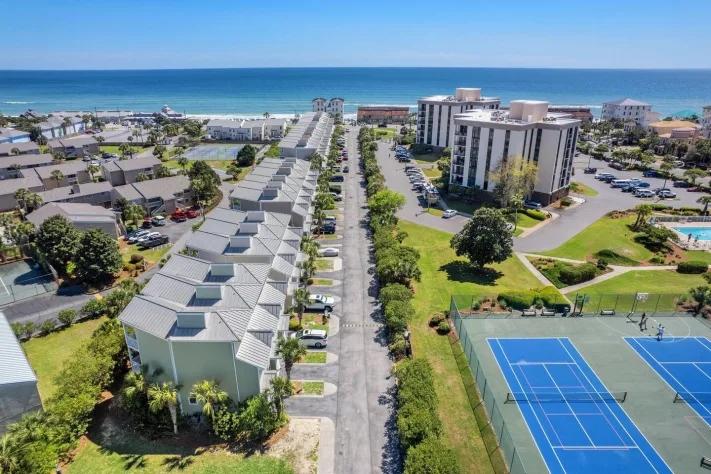 3 Bedrooms Beachfront Townhome Rental in Destin, Florida