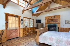 Homestead Cottages - Stagecoach Cottage