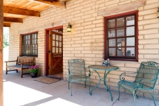 Homestead Cottages - Stagecoach Cottage