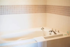 Tennessee Room with River Views in Main Villa