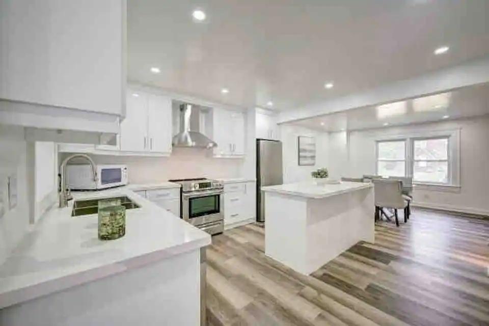 4 Bedrooms House Rental in Niagara Falls, Ontario