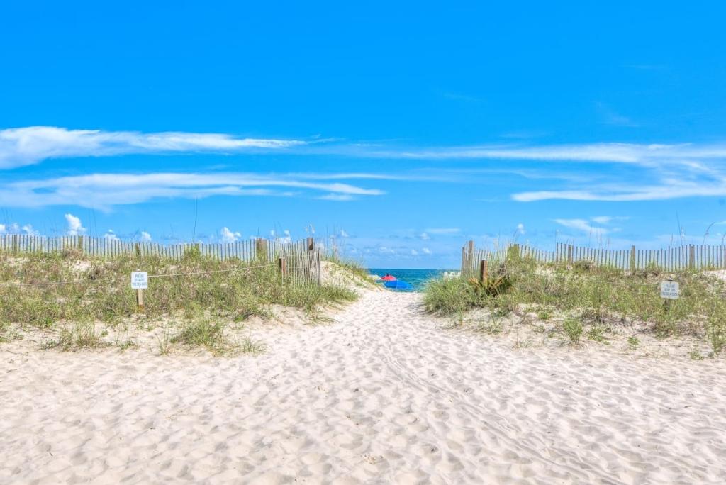 2 Bedrooms Beachfront Condo Rental in Gulf Shores, Alabama