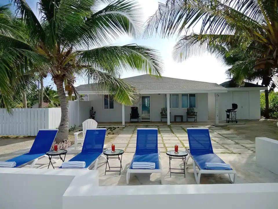 2 Bedrooms Oceanfront Villa Rental in George Town, Bahamas