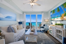 Livingroom with queen sleeper sofa and 83