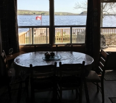 COZY COMMANDA Lakeside Inn