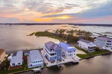 Gorgeous Sunsets on Bay in Beautiful 7 BR Home 1.5 Mi to Beach