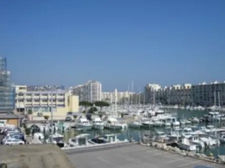 2 Bedrooms Apartment Rental in Carnon, France