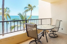 Lanai, Beach is 60 feet directly in front