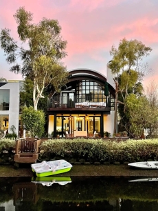 Newly Remodeled Home on Venice Canal with Jacuzzi