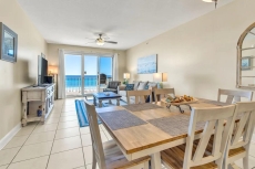 Beautiful Beachfront Condo with amazing Ocean Views