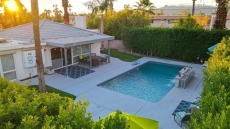 Large Pool & 12-person Built-In Jacuzzi - Walk/Bik