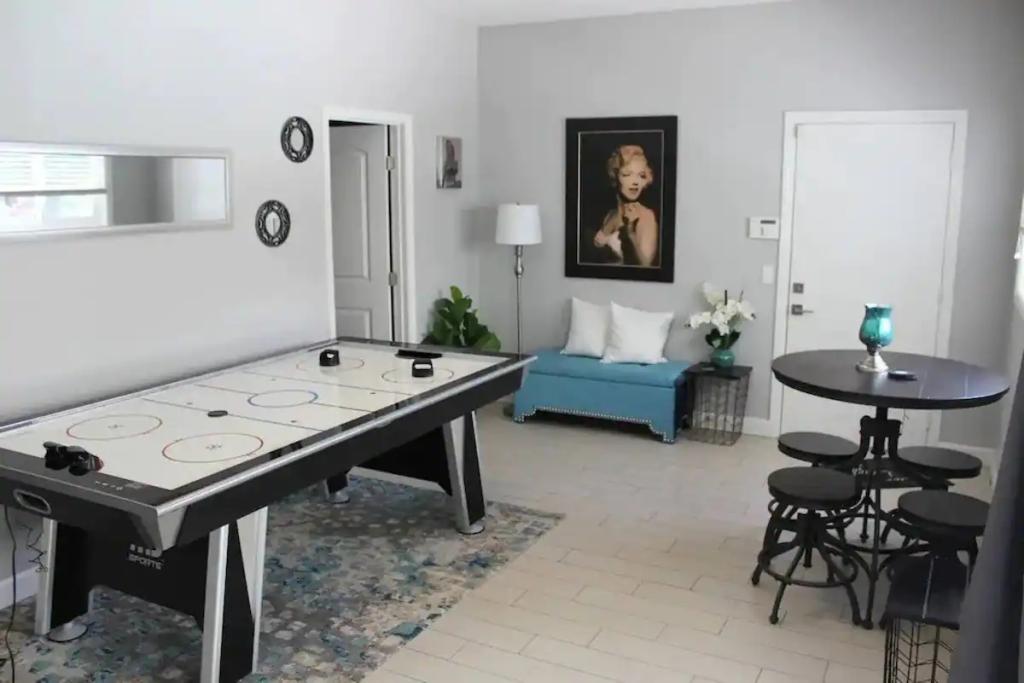 5 Bedrooms House Rental in Palm Springs, California