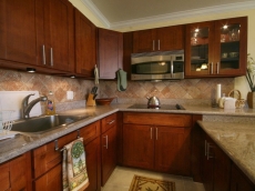 IMMACULATE, 36TH FLOOR CONDO. AFFORDABLE LUXURY, FREE PARKING,  FREE INTERNET