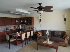 IMMACULATE, 36TH FLOOR CONDO. AFFORDABLE LUXURY, FREE PARKING,  FREE INTERNET