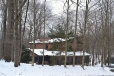 Pocono Lake Native Theme ,Game Room, Fishing,Kayak, Lake front Dock April Sale..