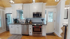 $ Renovated Romantic Guesthouse $ Historic Downtown Easy Half Mile Stroll - Beach only 3 Miles!