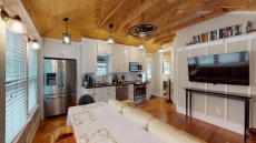 $ Renovated Romantic Guesthouse $ Historic Downtown Easy Half Mile Stroll - Beach only 3 Miles!