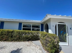 Gilligan’s on the Island:Hot tub, Pacman &dock