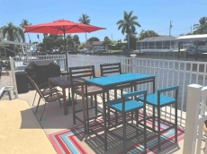 Gilligan’s on the Island:Hot tub, Pacman &dock