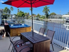 Gilligan’s on the Island:Hot tub, Pacman &dock