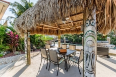 Beautiful 4 BR/2 BA with Pool/Hot Tub on a canal!