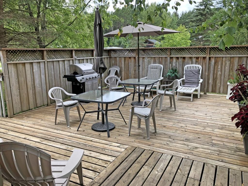 4 Bedrooms Beachfront, Lakefront Cottage Rental in Ontario, Canada