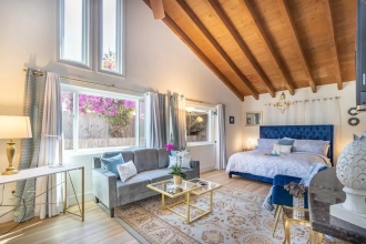 4 BR Pet-Friendly Vacation Rental House