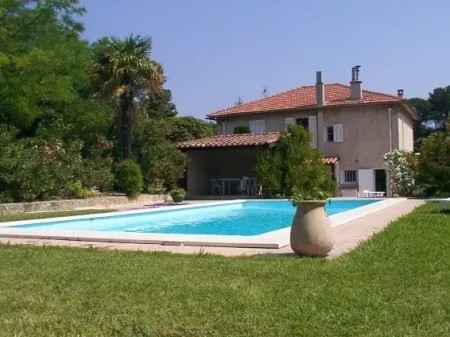 3 Bedrooms Villa Rental in Aubagne, France