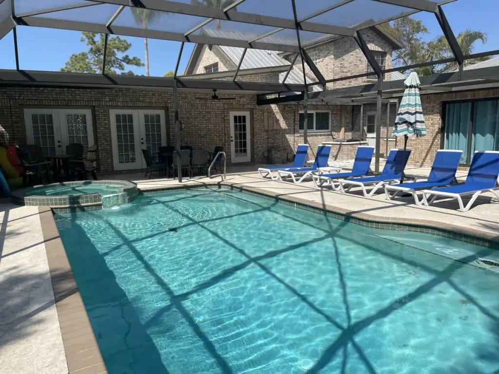 6 Bedrooms Pet Friendly House Rental in Bradenton, Florida