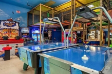 Hogwarts Express House | Walking Distance to Pool