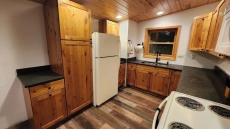 Bass Lk~Sand Beach~1.68Wooded Acres~Sleeps 6-8~1.5 Bath