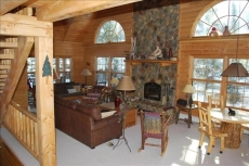 Executive Log Home~Bass Lk~4BR+Loft/3.5BA~Sleeps22 Sauna/Game Rm/Theater Rm/Bar