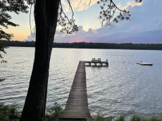 Executive Log Home~Bass Lk~4BR+Loft/3.5BA~Sleeps22 Sauna/Game Rm/Theater Rm/Bar