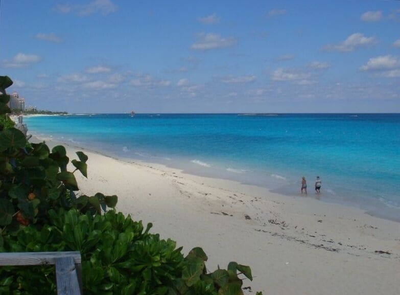 3 Bedrooms Beachfront, Oceanfront Townhome rental in Paradise Island, Bahamas. Miramar Villa