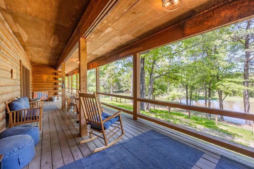 3 Bedrooms Cabin Rental in Arkansas, United States of America