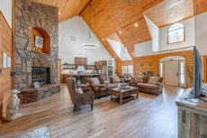 Luxe Hot Springs Cabin w/Pond and Game Room!