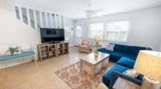 SUPER CLEAN Deja Blue BEACH Townhome - Heated POOL