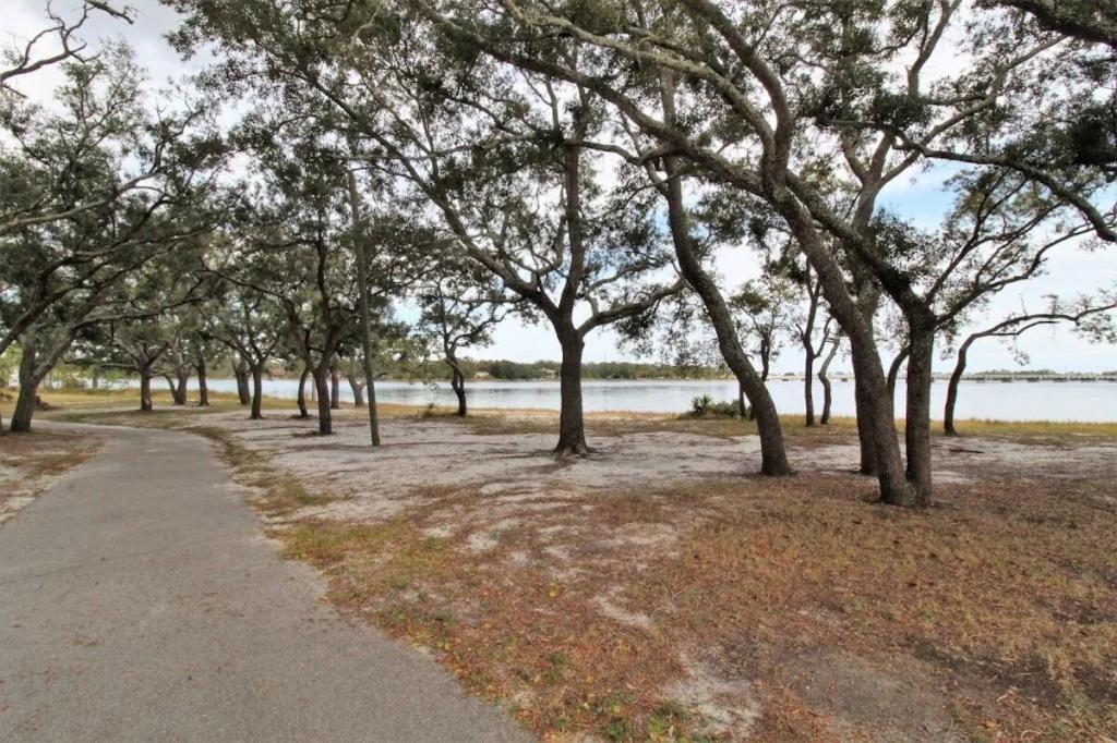 3 Bedrooms Beachfront Bungalow Rental in Pensacola, Florida