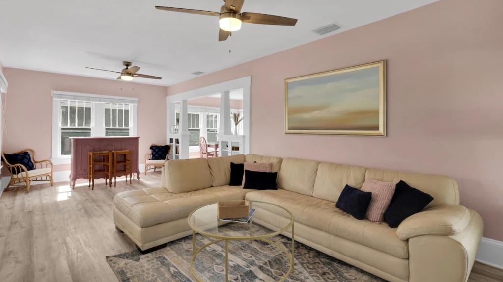 3 Bedrooms House Rental in Palm Harbor, Florida