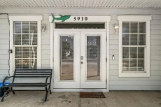 Blue Oasis Retreat w/Hot Tub, Pool,5 mins to Beach